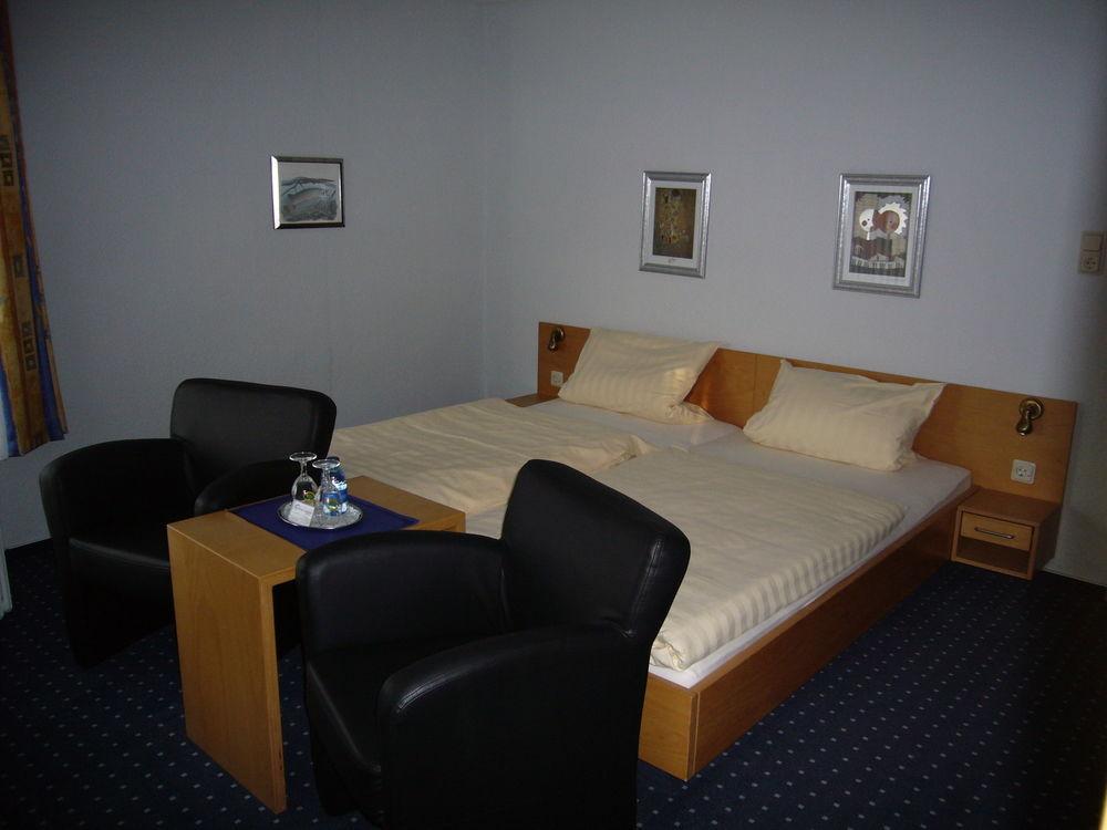 Hotel Am Ceresplatz Manderscheid Exteriör bild
